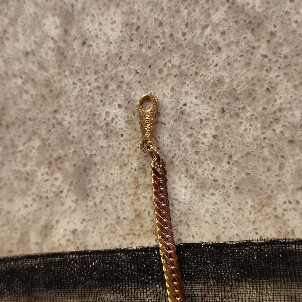 Vintage Avon Elegant Gold Bracelet with Twisted Design - Picture 3 of 5